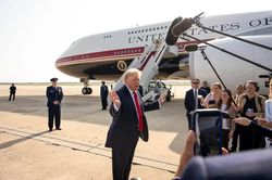 Giữa lo ngại an ninh, chuy&ecirc;n cơ 'Air Force One' mới của Tổng thống Trump được x&aacute;c nhận sẽ n&acirc;ng cấp khẩn cấp