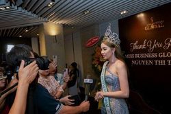 Cựu hoa hậu mang vương miện 3 tỷ đồng đi kiểm định, nhận kết quả 'kim cương giả hết'