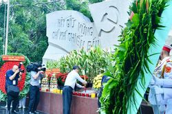 Tổ quốc mãi khắc ghi...