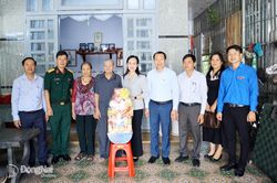 Phường Bình Phước thăm hỏi, tặng quà gia đình chính sách, người có công tiêu biểu