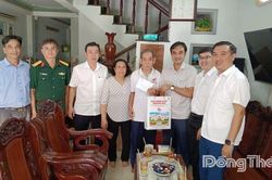 Phường Sa Đéc: Thăm, tặng quà người có công nhân kỷ niệm 79 năm Ngày Thương binh - Liệt sĩ