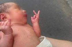 Công an phường Quy Nhơn Nam xác minh vụ bé trai sơ sinh bị bỏ rơi tại ngã ba đường
