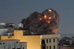 Iran tuyên bố không để 'một giọt' dầu hay khí đốt qua eo biển Hormuz