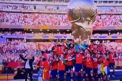 Tây Ban Nha lên đỉnh thế giới, Messi khép lại hành trình huyền thoại