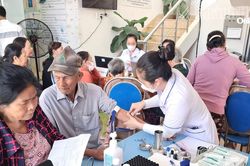 Khám sàng lọc sức khỏe miễn phí cho 700 người dân xã Nam Ninh Hòa