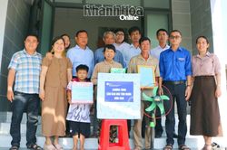Công ty Điện lực Khánh Hòa trao nhà Đại đoàn kết cho hộ khó khăn ở xã Xuân Hải