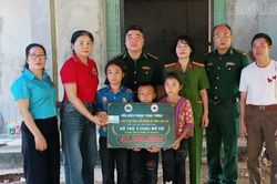 Trịnh Tường: Thăm hỏi, trao 41 triệu đồng hỗ trợ gia đình nạn nhân bị đuối nước