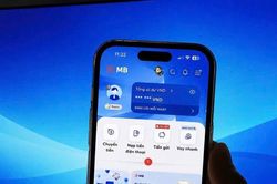 Phí SMS Banking: Vì sao khách hàng Vietcombank và Agribank vẫn bị trừ tiền hàng tháng?
