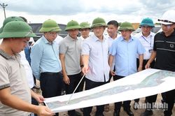 Đẩy nhanh tiến độ giải phóng mặt bằng, giải ngân vốn đầu tư xây dựng cảnh quan hai bờ sông Vân
