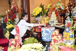 Đoàn đại biểu tỉnh Phú Thọ dâng hương tưởng niệm các Anh hùng liệt sĩ tại Điểm cao 468