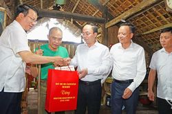 Lãnh đạo tỉnh Thái Nguyên tặng quà, tri ân người có công với cách mạng