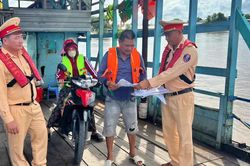 Cà Mau: Siết chặt an toàn giao thông đường thủy mùa mưa bão