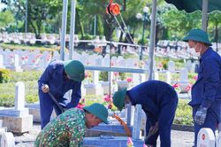 Thắp s&aacute;ng h&agrave;nh tr&igrave;nh trở về của c&aacute;c Anh h&ugrave;ng Liệt sĩ