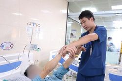 Chủ quan với cơn đau đầu, người đàn ông 39 tuổi bị xuất huyết não