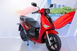 VinFast ra mắt bộ đôi xe máy điện thế hệ mới Kinet và Kyo