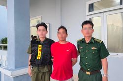 Bắt giữ đối tượng có quyết định truy tìm lẩn trốn trên tàu cá