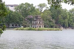 Hồ Gươm - 'Đất lành chim đậu'