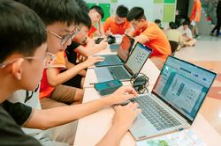 Mở cánh cửa tri thức từ không gian số