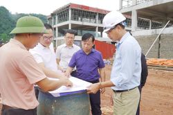 Phó Chủ tịch HĐND tỉnh Lã Hoài Nam kiểm tra tiến độ xây dựng trường nội trú liên cấp xã Tổng Cọt