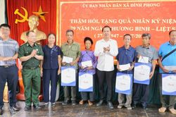 Liên minh Hợp tác xã tỉnh thăm, tặng quà Bà mẹ Việt Nam Anh hùng và gia đình chính sách