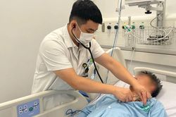Bệnh viện Bạch Mai cấp cứu 8 nạn nhân ngộ độc khí H₂S