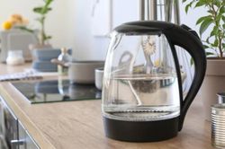 5 mẹo dùng ấm siêu tốc đúng cách để bền hơn, tiết kiệm điện và hạn chế nguy cơ chập cháy