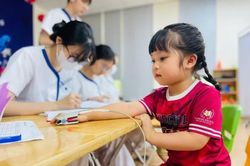 Trẻ dưới 6 tuổi được khám sức khỏe định kỳ miễn phí như thế nào?