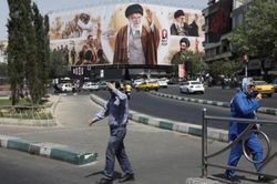 Giá dầu tăng vọt khi Mỹ và Iran liên tiếp tấn công lẫn nhau