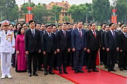 Ban Chấp hành Trung ương Đảng vào Lăng viếng Chủ tịch Hồ Chí Minh