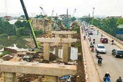 Nhộn nhịp công trường xây dựng cầu Mai Lĩnh mới trên Quốc lộ 6