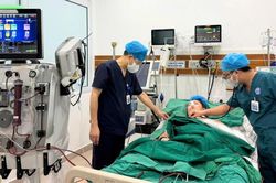 Cứu sống bệnh nhân 16 tuổi sốc tim do viêm cơ tim cấp bằng kỹ thuật ECMO