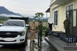 Phát hiện xe vận chuyển 148 bình nghi chứa 'khí cười'