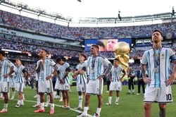 Sự ngờ vực bao trùm đội tuyển Argentina