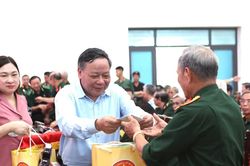 Mặt trận thành phố Hà Nội tri ân các cựu chiến binh tiêu biểu