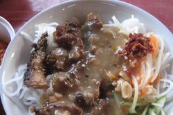 Bốn m&oacute;n ăn từ b&uacute;n kh&eacute;o chiều l&ograve;ng du kh&aacute;ch