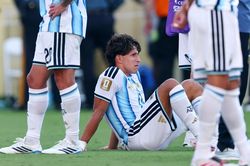 Tranh cãi vì hành động khó hiểu của Giuliano Simeone