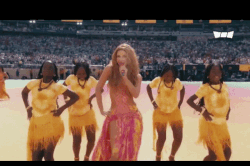 Đằng sau vóc dáng bốc lửa của Shakira