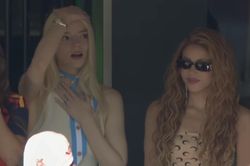 Anya Taylor-Joy thất thần khi Argentina thủng lưới