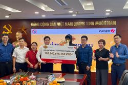 Lần đầu tiên có người nước ngoài trúng số Vietlott hơn 100 tỷ đồng