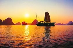 Quảng Ninh tăng cường giải pháp bảo đảm an toàn du lịch biển, đảo