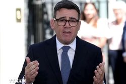 Tân Thủ tướng Anh Andy Burnham đưa ra chính sách đầu tiên nhằm giảm chi phí sinh hoạt