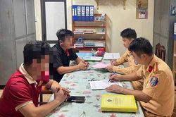 Tuyên Quang xử phạt 2 lái xe tranh giành khách trên Quốc lộ 4C