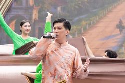 Ca sĩ Tuấn Anh Sao mai tiết lộ về món quà bất ngờ sau sân khấu