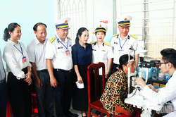 Trường Cao đẳng Kỹ thuật Hải quân phối hợp tuyên truyền biển, đảo kết hợp khám bệnh, phát thuốc tại tỉnh Tây Ninh