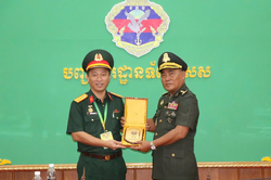 Đoàn sĩ quan trẻ Việt Nam thăm, giao lưu tại Binh chủng Đặc công, Bộ tư lệnh Lục quân Hoàng gia Campuchia