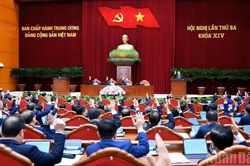 Các quyết sách được Trung ương thông qua phải tạo ra 4 bước chuyển chiến lược