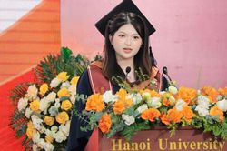 Nữ thủ khoa Ngôn ngữ Hàn HANU và hành trình 'truyền lửa' trên bục giảng