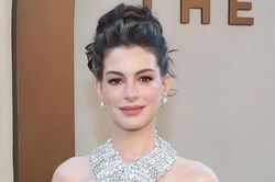 Sự 'phi thực tế' của Anne Hathaway