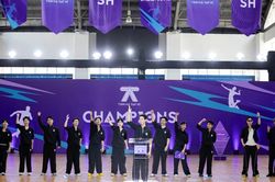 Tinh Hà 'Say Hi' chơi lớn với dàn nghệ sĩ quốc tế đồng hành