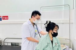Nắng n&oacute;ng thất thường, nhiều người nhập viện v&igrave; c&uacute;m v&agrave; Covid-19